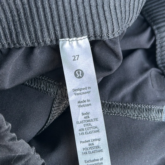Lululemon Light Cargo Pant - Picture 6 of 8